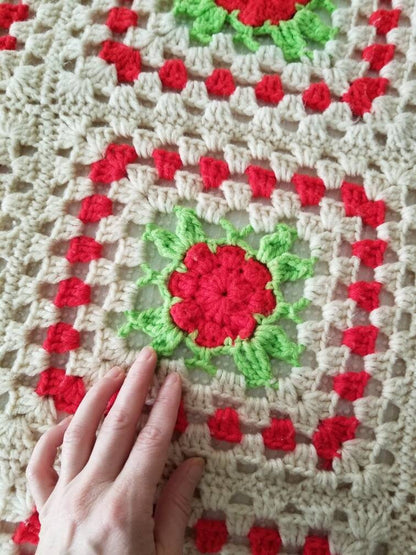 SALE Vintage crochet blanket, handmade, rosettes, red rose, 70s, king, bedspread, throw, granny square, flower afghan, granny chic, fringe, 90x95