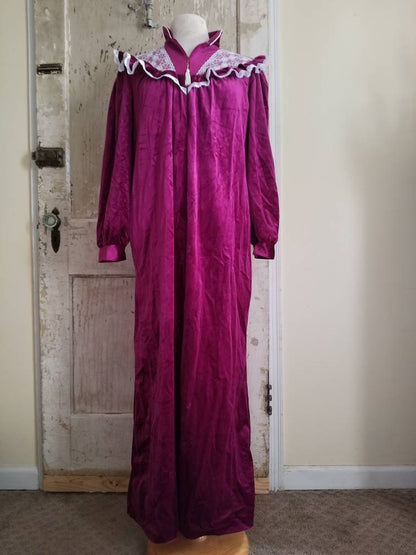 Vintage robe, Vandemere, S, M, plush, crushed velvet, magenta, lace, long sleeves, warm, long, ankle length, 70s 80s, dynasty, loungewear