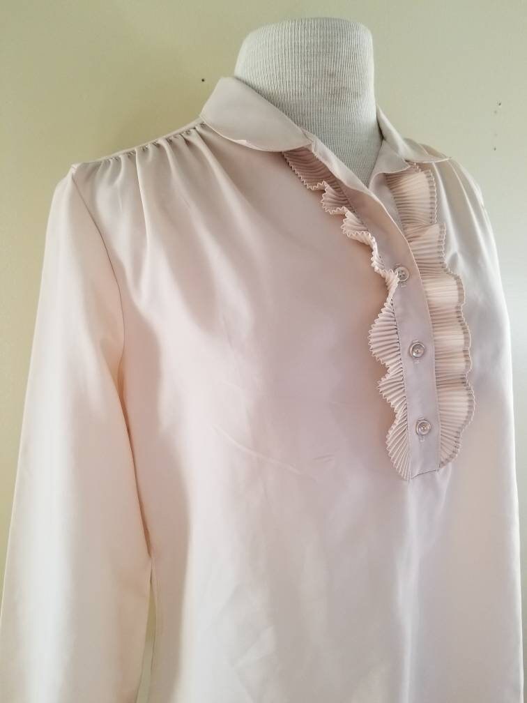 Vintage blouse, Bonne Petite by Bradley, long sleeves, cream, peach, button up, collar, ruffle, feminine, 70s, dressy, fancy, pleated, tunic