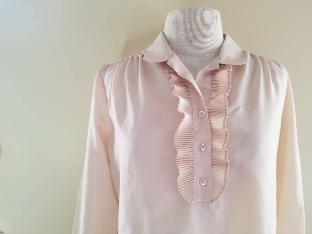 Vintage blouse, Bonne Petite by Bradley, long sleeves, cream, peach, button up, collar, ruffle, feminine, 70s, dressy, fancy, pleated, tunic