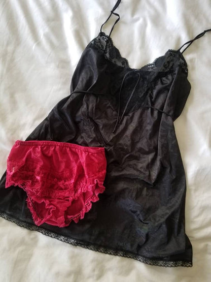 Vintage lingerie set, Vassarette, small, black, red, sexy, boudoir, babydoll, camisole, panties, 2 piece, lace, bows, floral, 70s, nightie