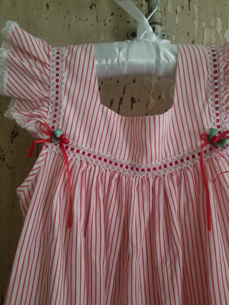 SALE Vintage dress, Bryan, 6X, toddler, red stripe, white, lace trim, candy cane, 70s 80s, girl, pinafore, flutter sleeves, summer, tier, ruffle