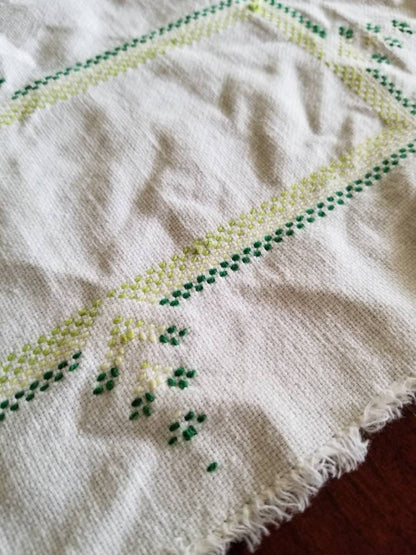 SALE Vintage table runner, embroidered, table linen, white, green, handmade, doily, rectangle, art deco, placemat, fray edge, boho, bohemian