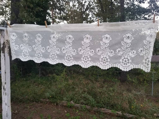 SALE Vintage curtain, valance, cafe, half, lace, beige, floral, scallops, granny chic, shabby chic, cottage core, long, short, jabot, country