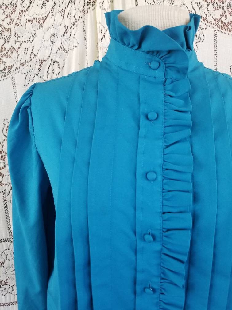 Vintage blouse, Josephine, 14, teal, long sleeves, vibrant, 70s, button up front, pleated, ruffled collar, puff sleeves, covered buttons