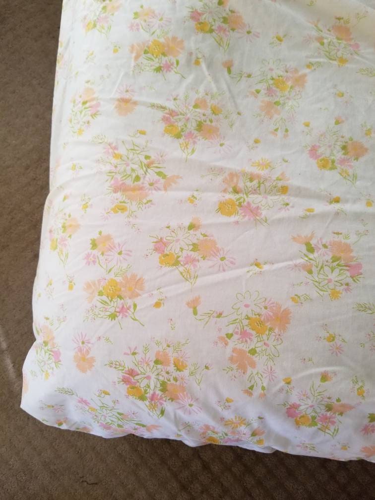 SALE Vintage sheets, Monticello Cannon, full, double, set of 4, fitted, flat, pillowcases, floral, bright, yellow, pink, granny chic, shabby chic