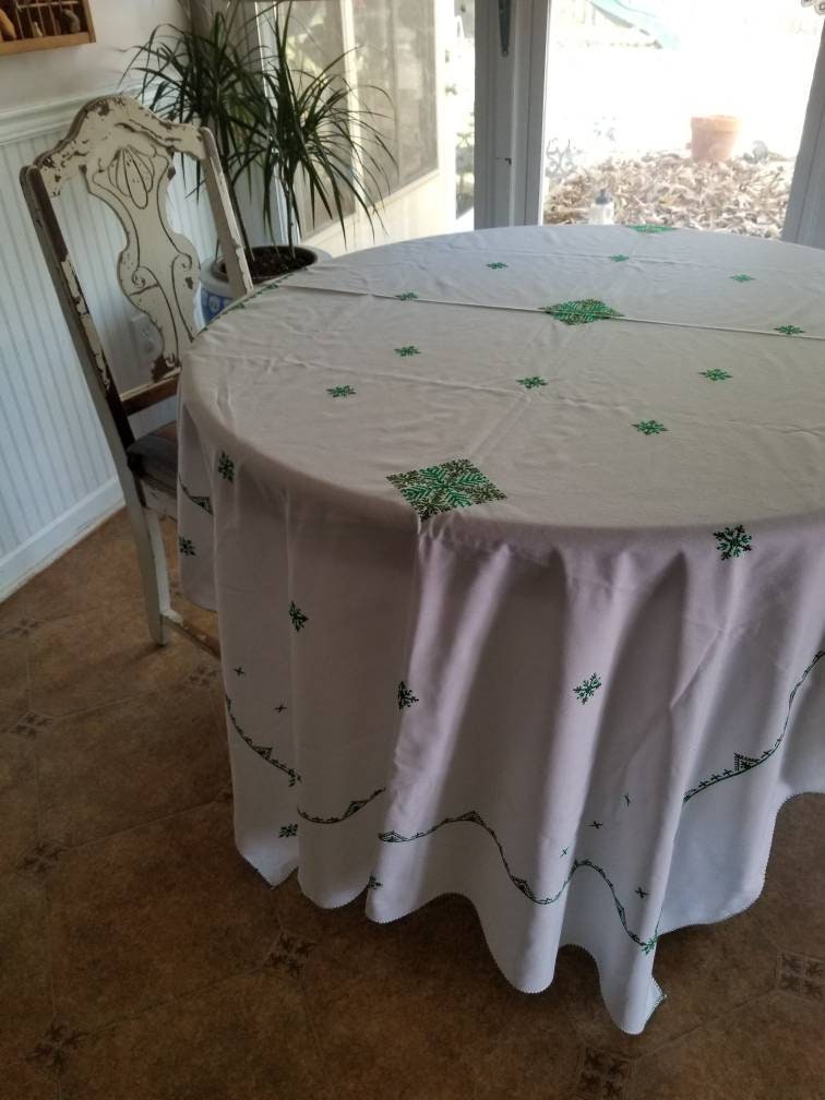 SALE Vintage table setting, set of 11, tablecloth, 10 napkins, embroidered, star, snowflake, green, handmade, table linens, rectangle, Art Deco