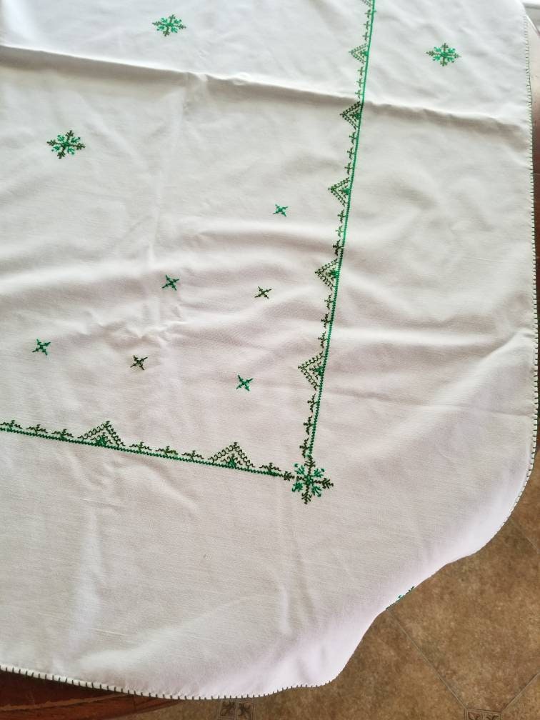 SALE Vintage table setting, set of 11, tablecloth, 10 napkins, embroidered, star, snowflake, green, handmade, table linens, rectangle, Art Deco