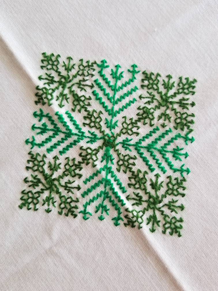 SALE Vintage table setting, set of 11, tablecloth, 10 napkins, embroidered, star, snowflake, green, handmade, table linens, rectangle, Art Deco