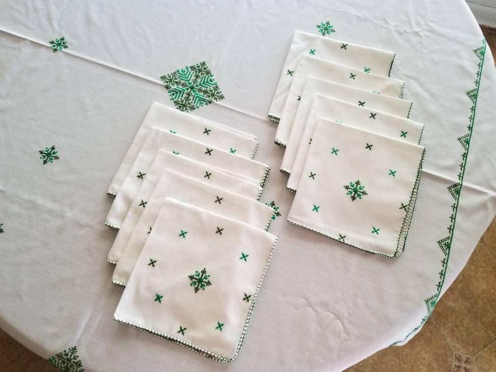 SALE Vintage table setting, set of 11, tablecloth, 10 napkins, embroidered, star, snowflake, green, handmade, table linens, rectangle, Art Deco