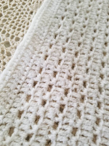 SALE Vintage baby blanket, white, handmade, crochet, throw, gender neutral, boy girl, newborn gift, nursery, crib bedding, scallops, small