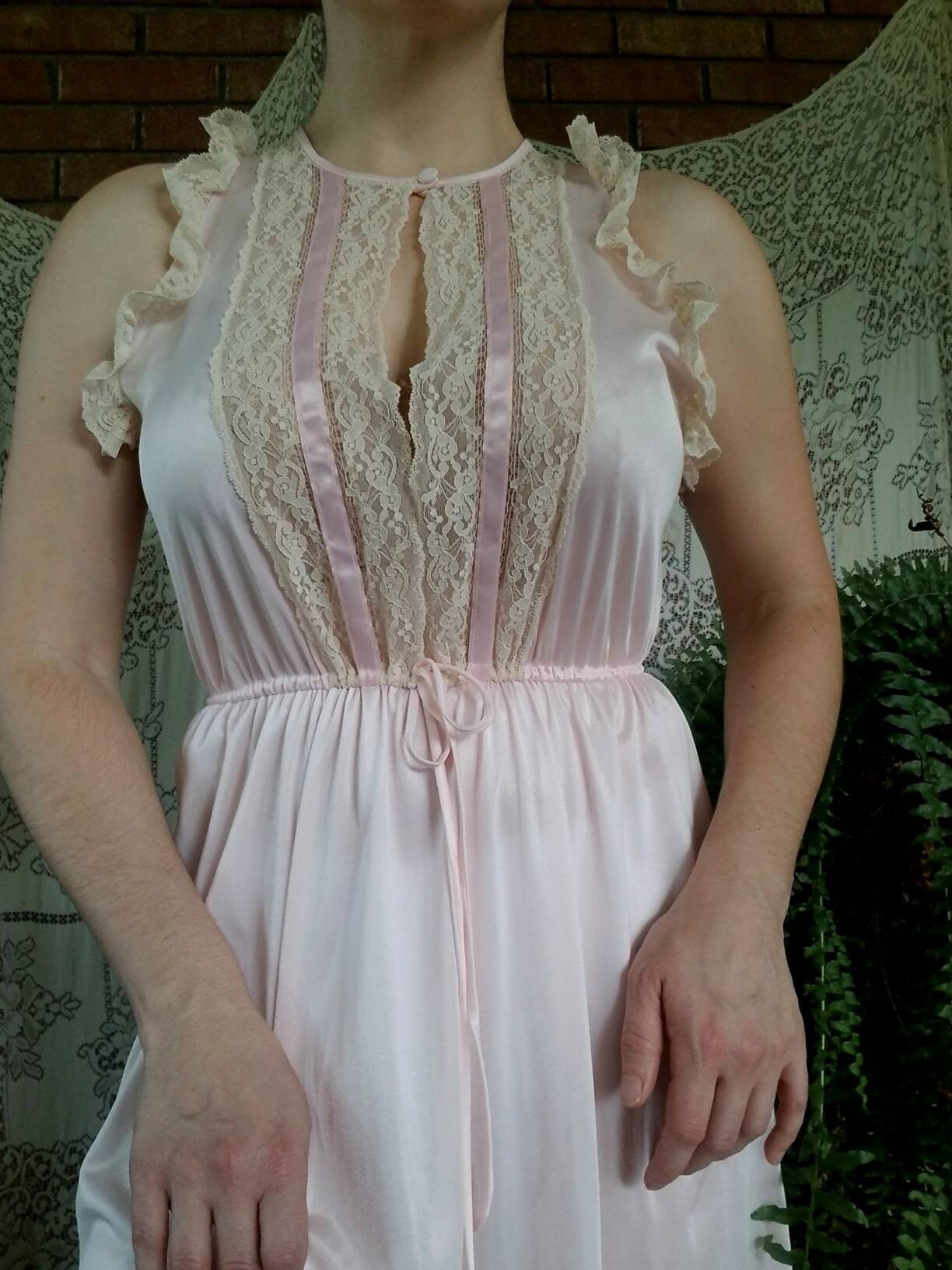 Vintage nightgown, Intime, petite, pink, lace, keyhole, halter, long, ankle length, peignoir, 70s, boudoir lingerie, sleeveless, nylon