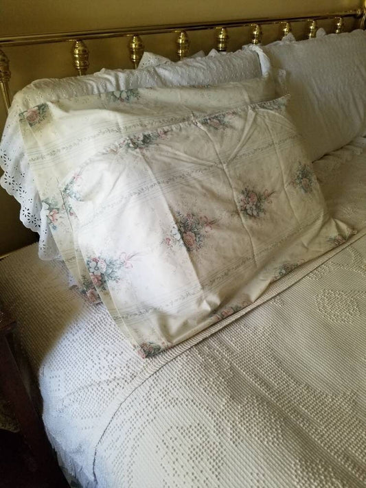 SALE Vintage pillowcases, Wamsutta, set of 2, floral, pair, bouquet, feminine girly, shabby chic, granny chic, cottagecore, grandmillennial, pink