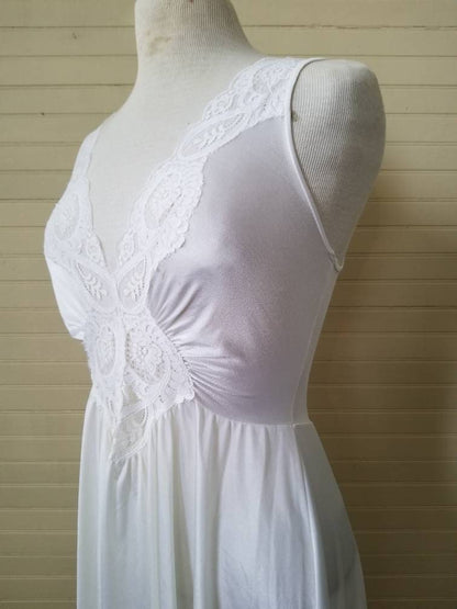 Vintage nightgown, Olga medium white peignoir boudoir maxi ankle length long sexy romantic lingerie V neck sleeveless lace plunge 70s 80s