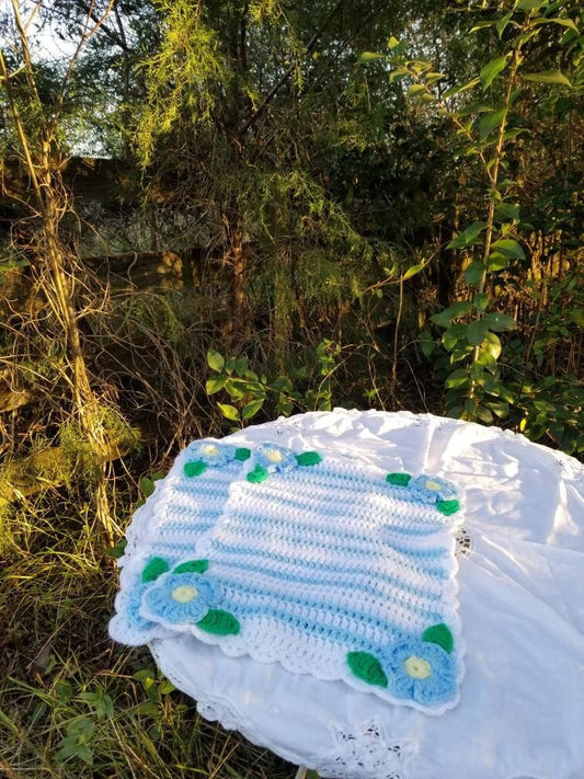 Vintage placemats, handmade crochet white blue floral scallop edges set of 2 country farmhouse cottagecore granny chic rectangle acrylic 3D