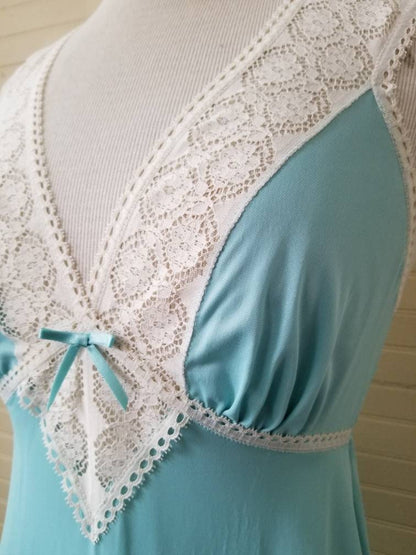 Vintage peignoir set, teal 34 Vanity Fair nightgown robe matching sleeveless long maxi lingerie 70s lace boudoir button up v neckline