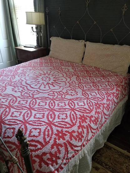 Vintage chenille, blanket bedspread coverlet red white thin fringe full double queen cottage country farmhouse shabby granny grandmillenial