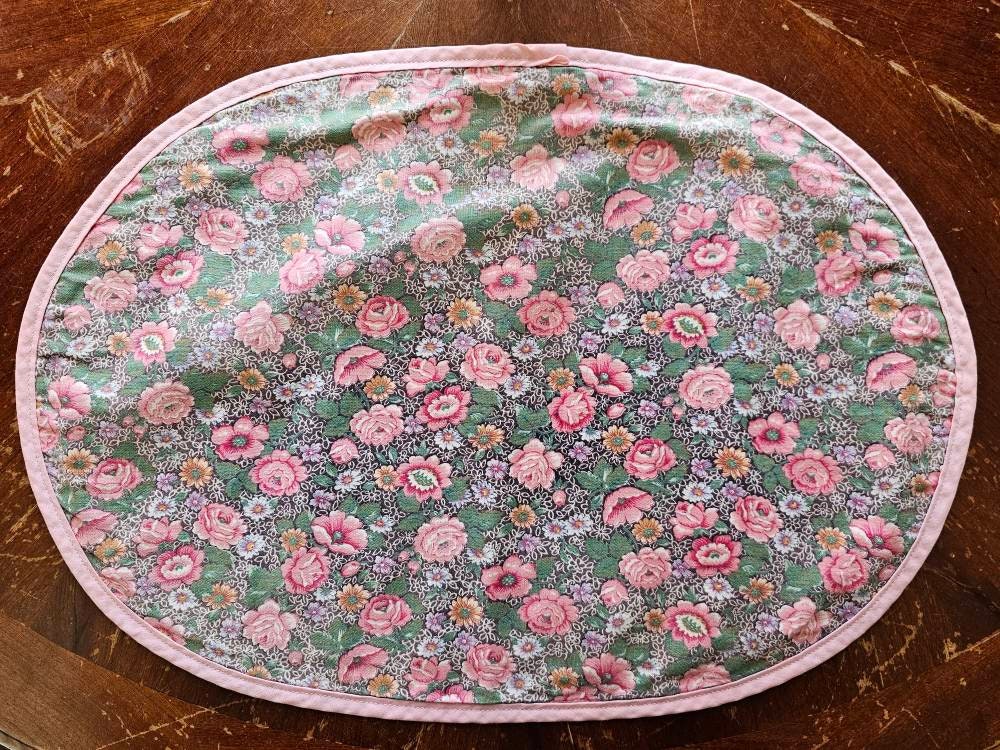 Vintage placemats, set of 4 floral rose pink green oval shabby chic granny grandmillennial table linen country farmhouse spring summer