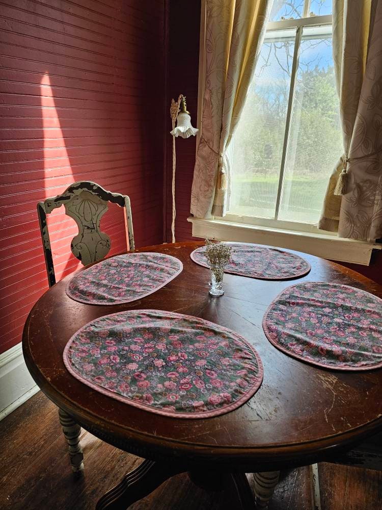 Vintage placemats, set of 4 floral rose pink green oval shabby chic granny grandmillennial table linen country farmhouse spring summer