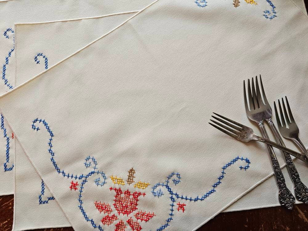 Vintage placemats, set of 4 rectangle handmade cross stitch embroidered 70s blue red floral MCM table linens place setting granny chic