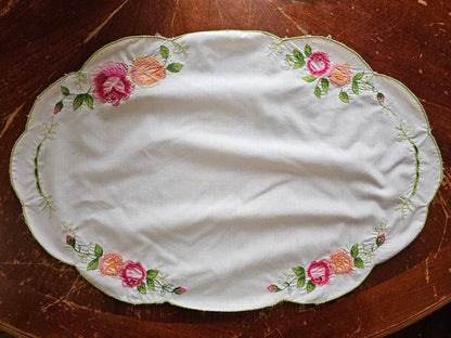 Vintage placemats, set of 5 floral rose embroidered oval pink green cutwork granny shabby chic cottagecore country farmhouse grandmillennial