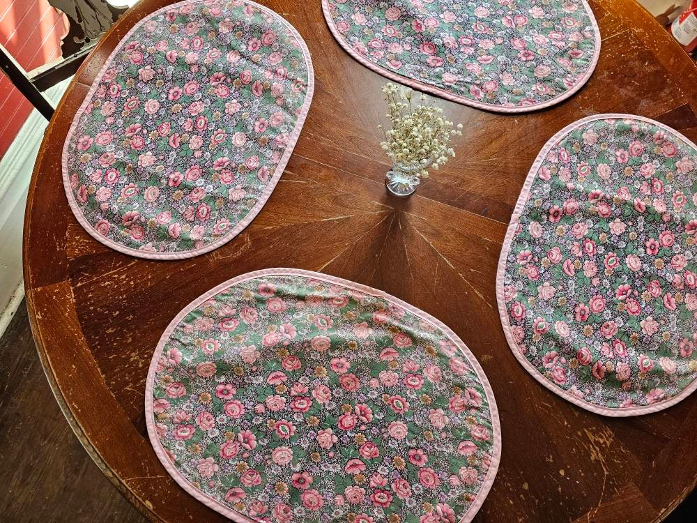 Vintage placemats, set of 4 floral rose pink green oval shabby chic granny grandmillennial table linen country farmhouse spring summer