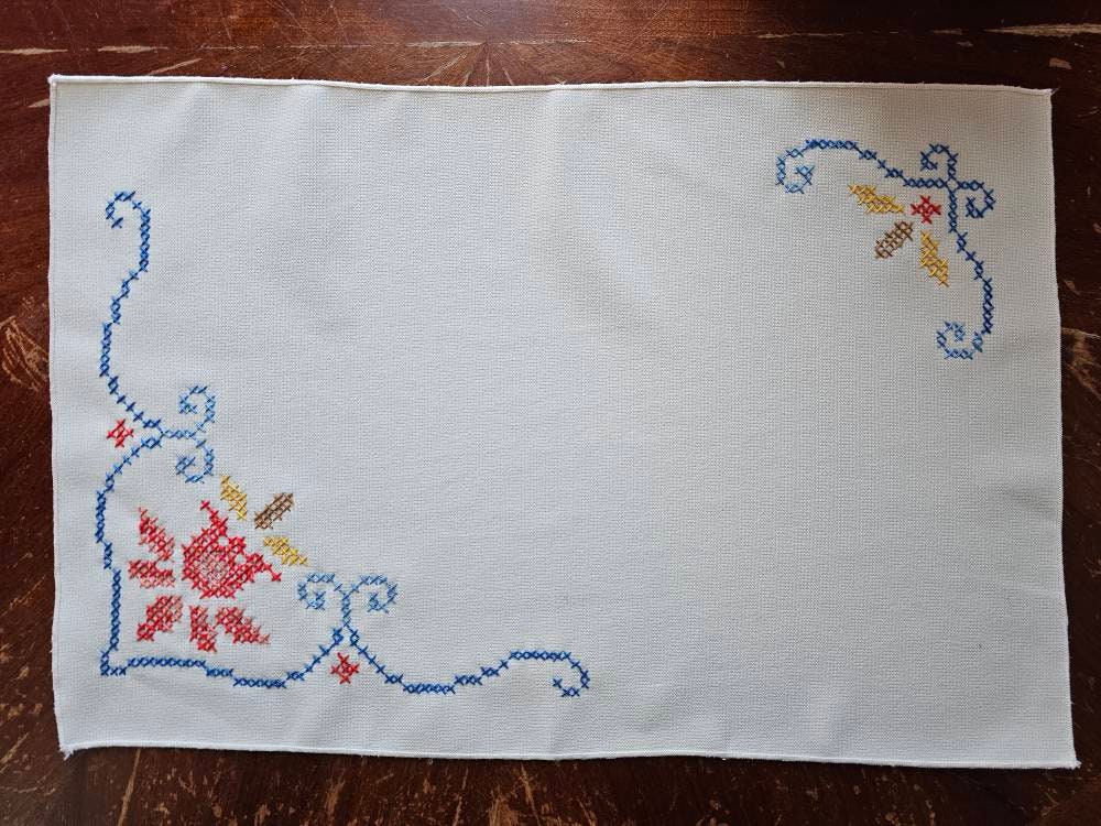 Vintage placemats, set of 4 rectangle handmade cross stitch embroidered 70s blue red floral MCM table linens place setting granny chic