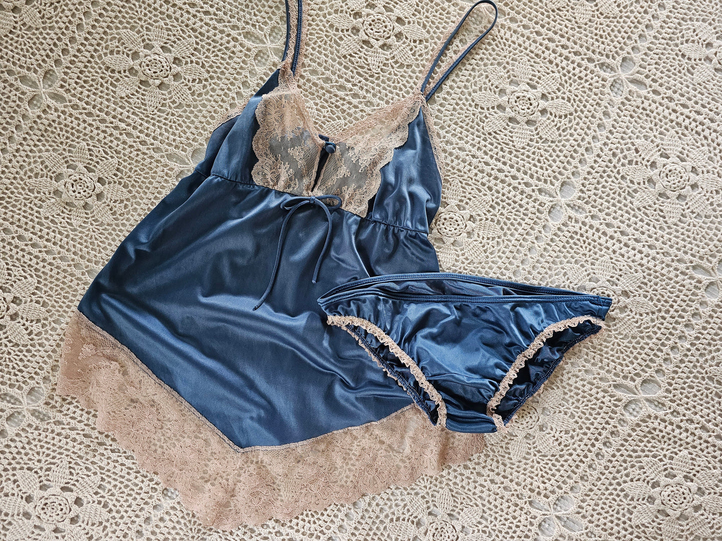 Vintage lingerie set, Texsheen small blue 70s spaghetti strap babydoll camisole top panties lace sexy honeymoon newlywed sheer split plunge