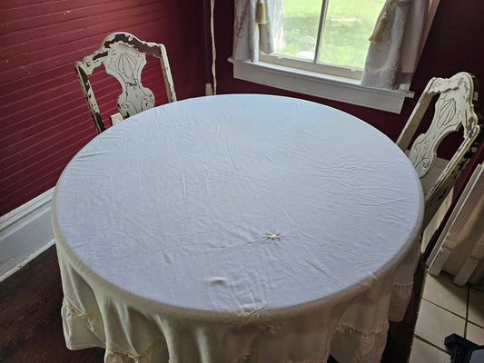 Vintage tablecloth, white circle ruffle pleated 80s 90s embroidered floral cottagecore country farmhouse shabby granny chic simple minimal