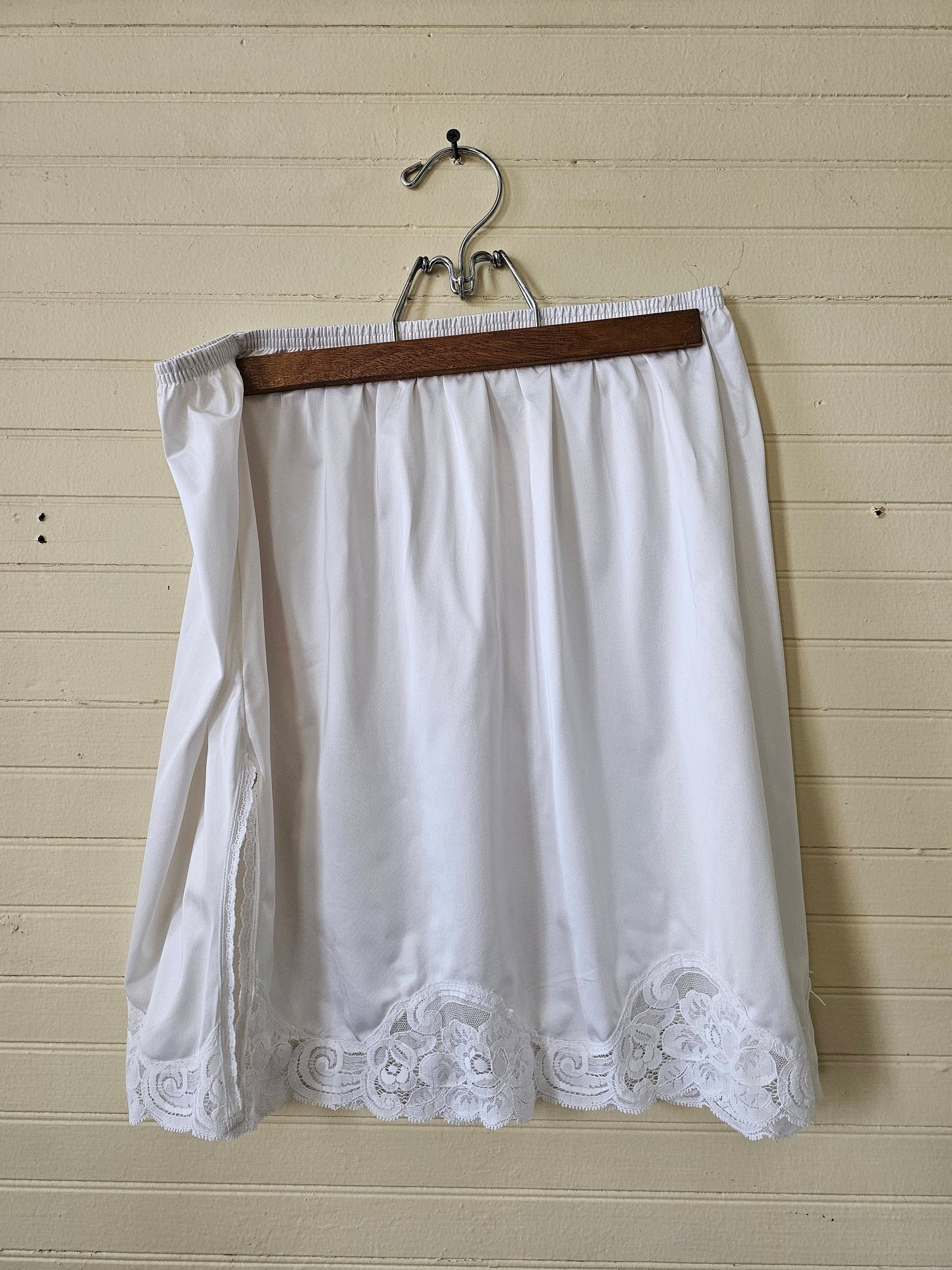 Vintage slip, Vanity Fair 42 large skirt mini short white leg slit lace trim elastic waist 18" long nylon lingerie women intimates half slip