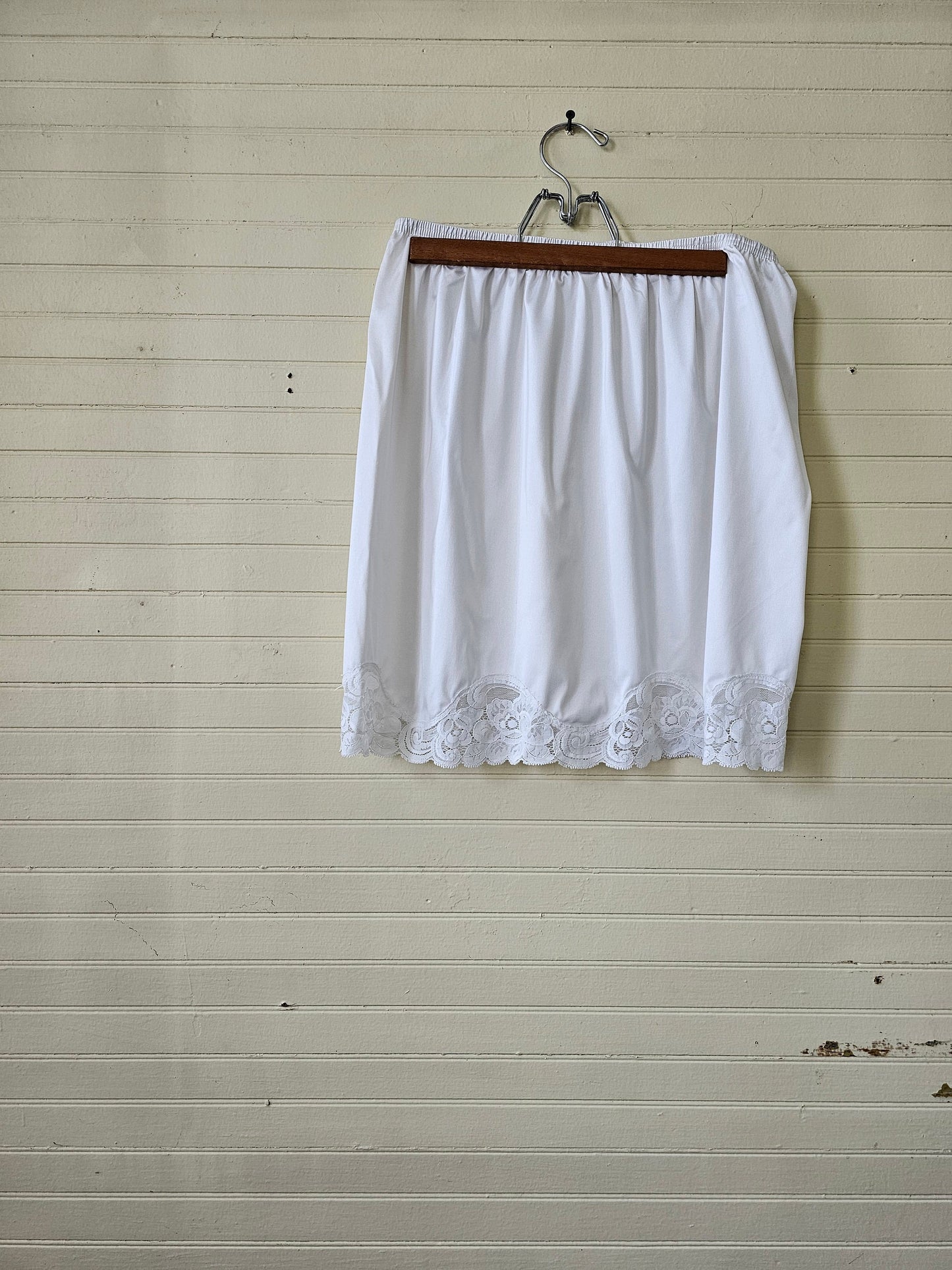 Vintage slip, Vanity Fair 42 large skirt mini short white leg slit lace trim elastic waist 18" long nylon lingerie women intimates half slip