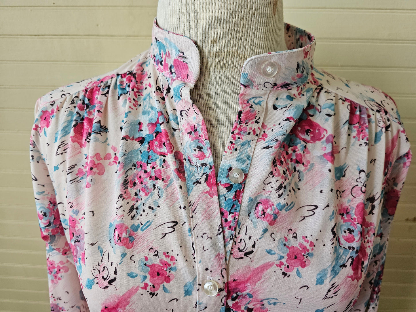 Vintage shirt, 70s medium floral pink blue button up long sleeves original belt polyester peplum long tunic collar casual blouse