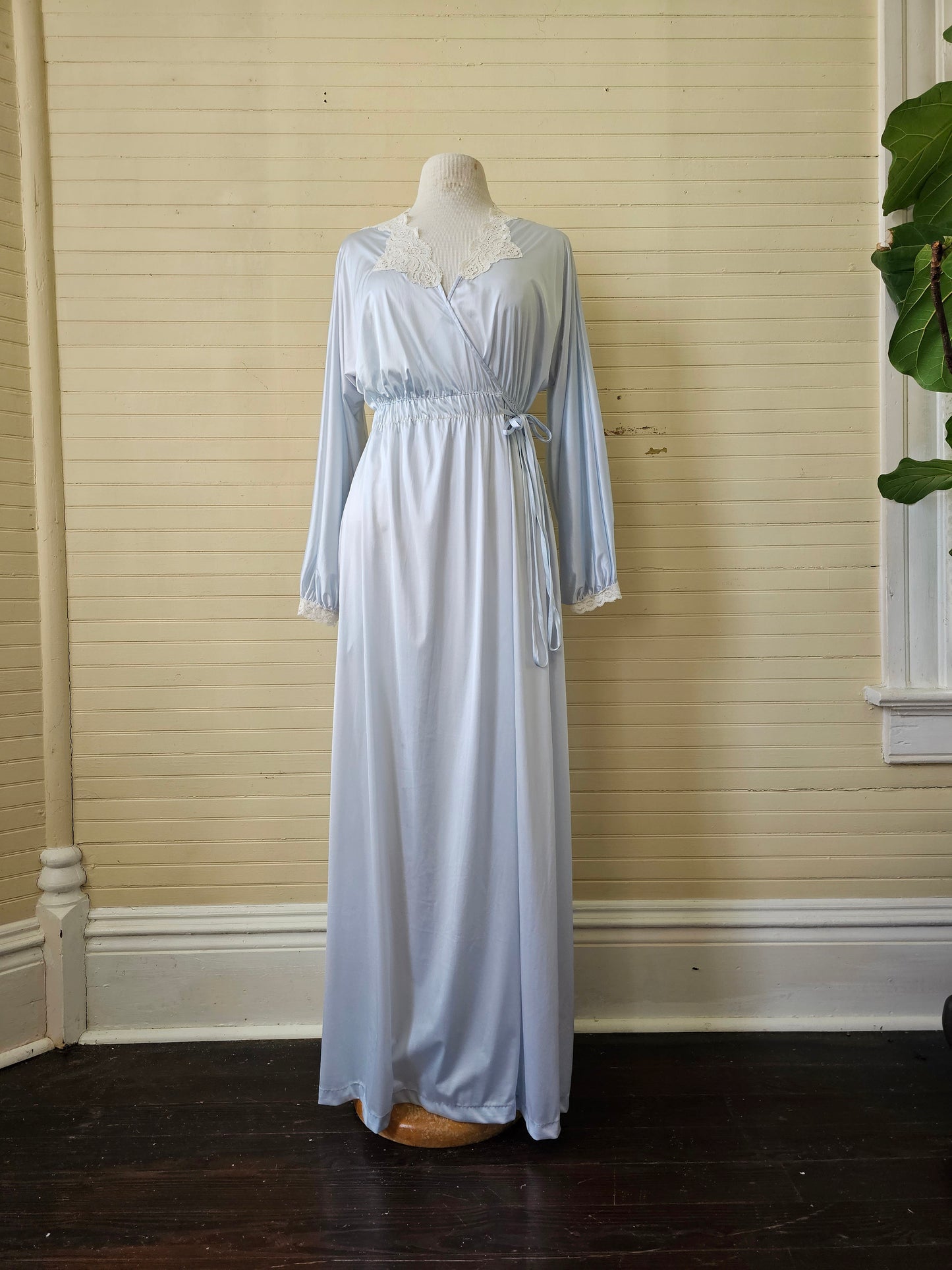 Vintage robe, Miss Elaine small blue long puff sleeves ankle length lace trim v neck wrap elastic waist pocket peignoir dramatic flowy