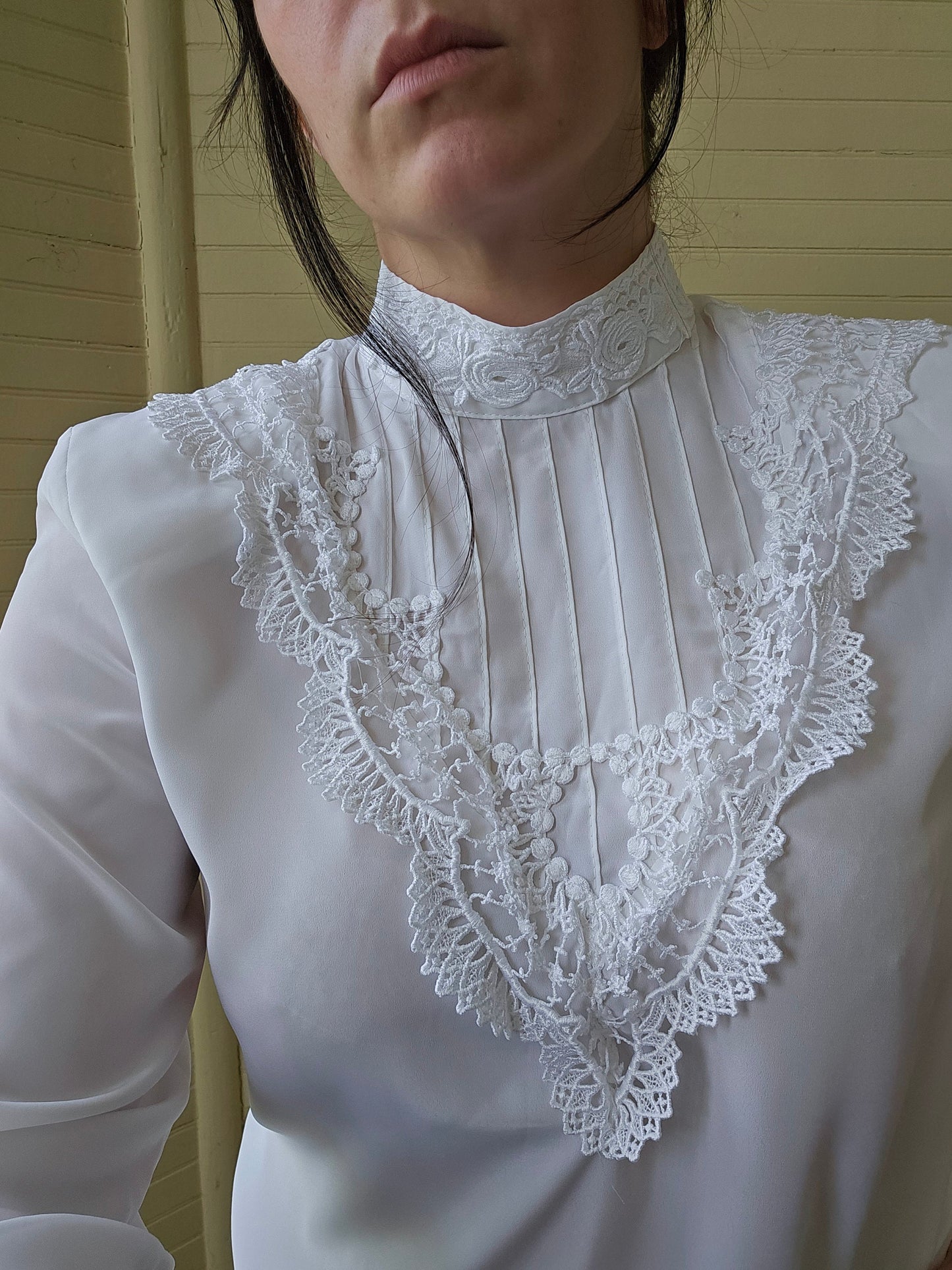 Vintage blouse, Eva Laurel Petite 8 white long sleeve 80s collar fancy dressy shirt pearl buttons mock neck floral lace pleated Victorian