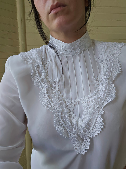 Vintage blouse, Eva Laurel Petite 8 white long sleeve 80s collar fancy dressy shirt pearl buttons mock neck floral lace pleated Victorian