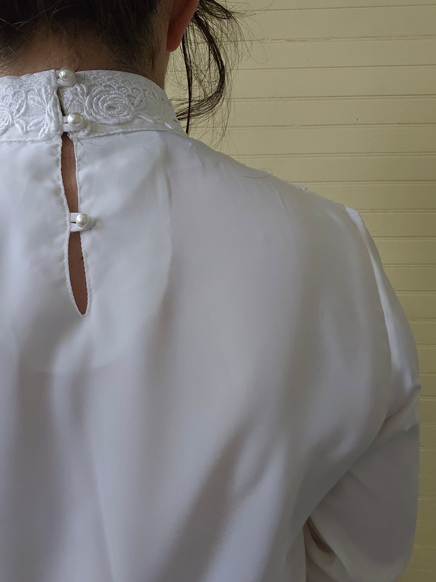 Vintage blouse, Eva Laurel Petite 8 white long sleeve 80s collar fancy dressy shirt pearl buttons mock neck floral lace pleated Victorian