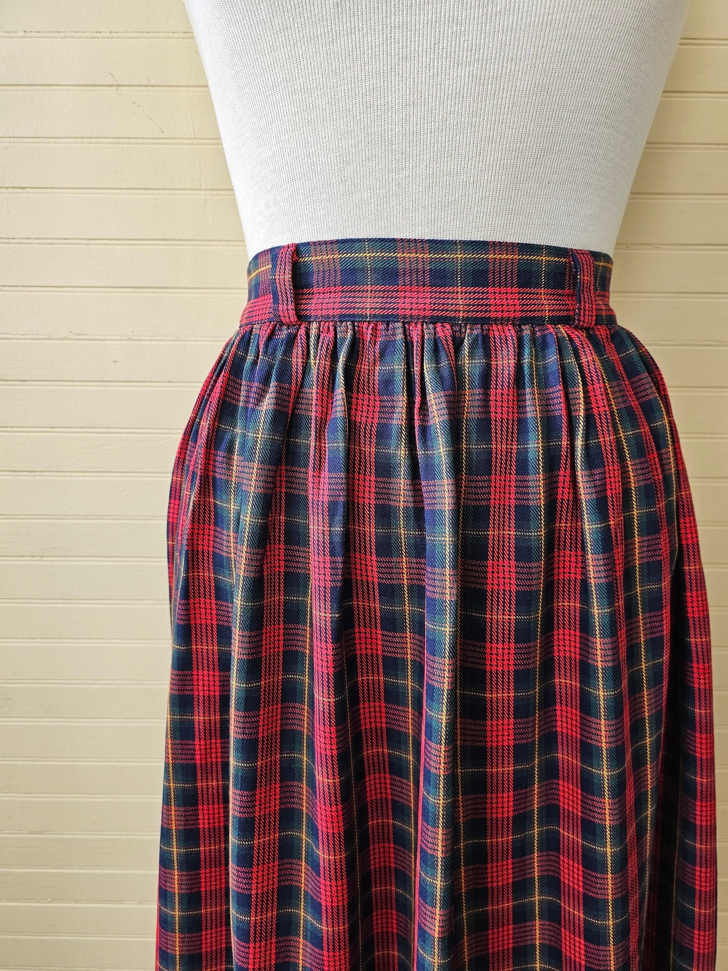 Vintage skirt, This One's For You plaid red green navy belt loops waistband zipper button A line midi below knee Christmas preppy 26 waist