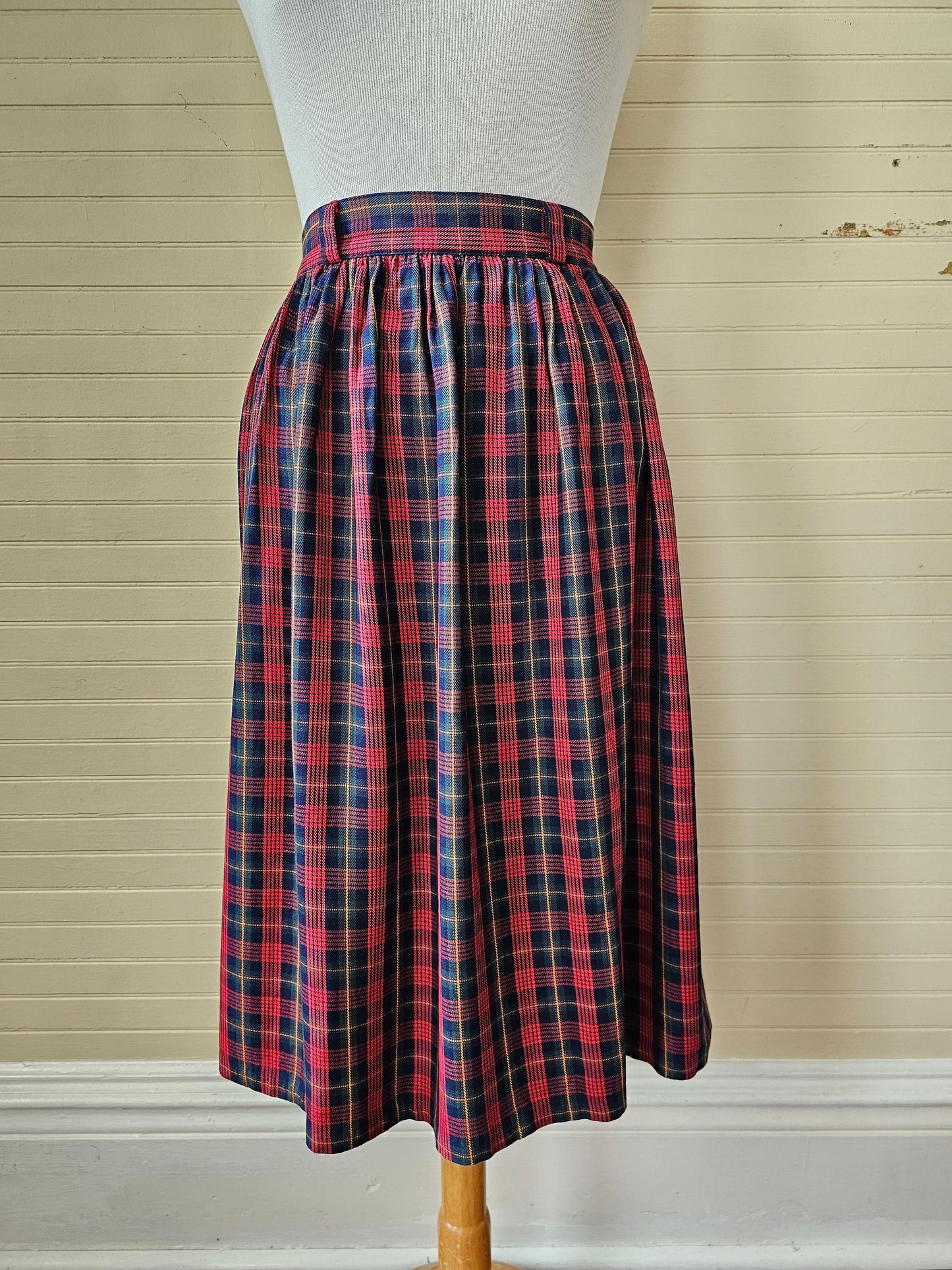 Vintage skirt, This One's For You plaid red green navy belt loops waistband zipper button A line midi below knee Christmas preppy 26 waist