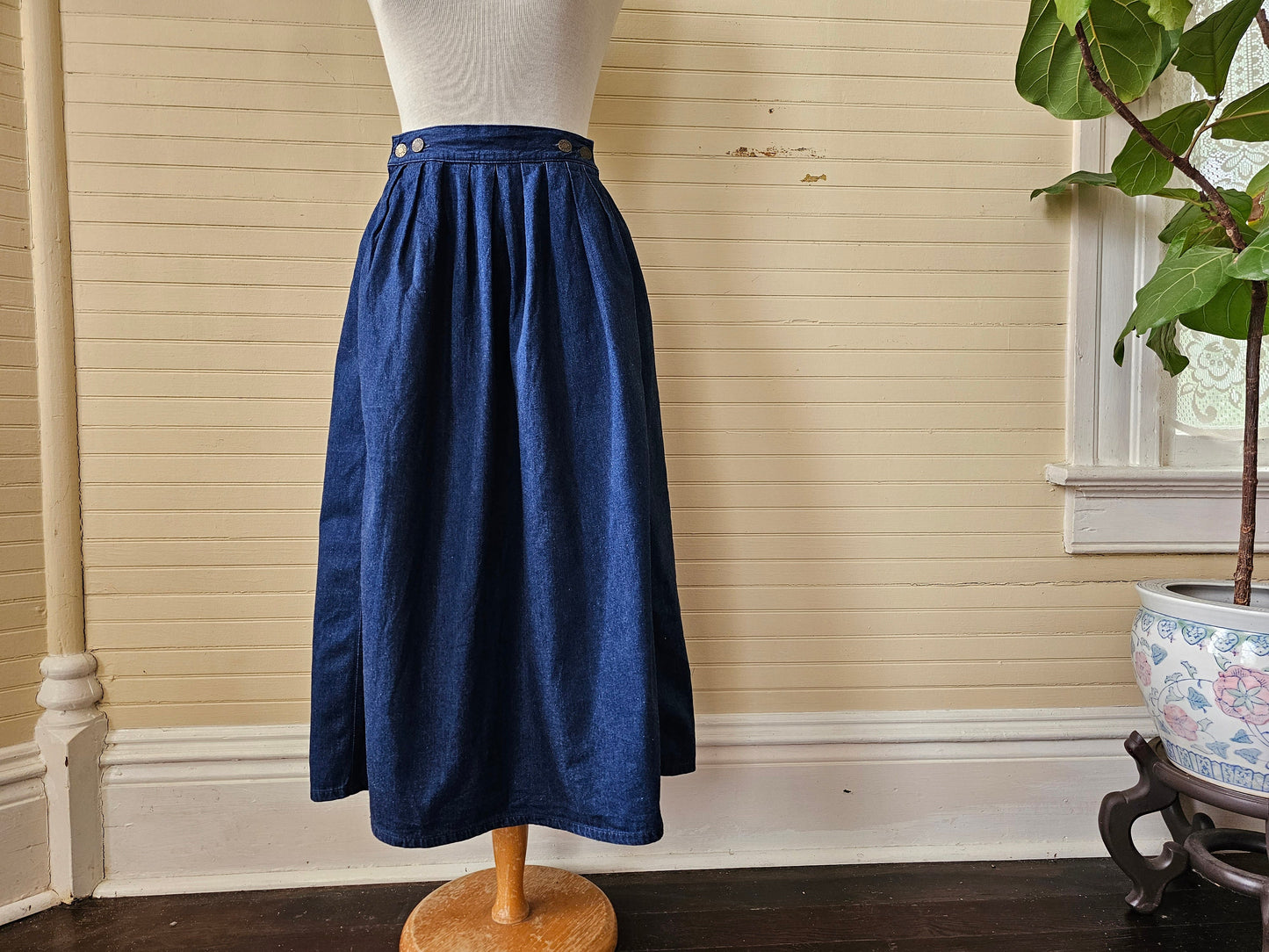 Vintage skirt, Calvin Klein blue denim size 8 waistband pleated side pockets midi below knee 90s buttons casual preppy high waist A line