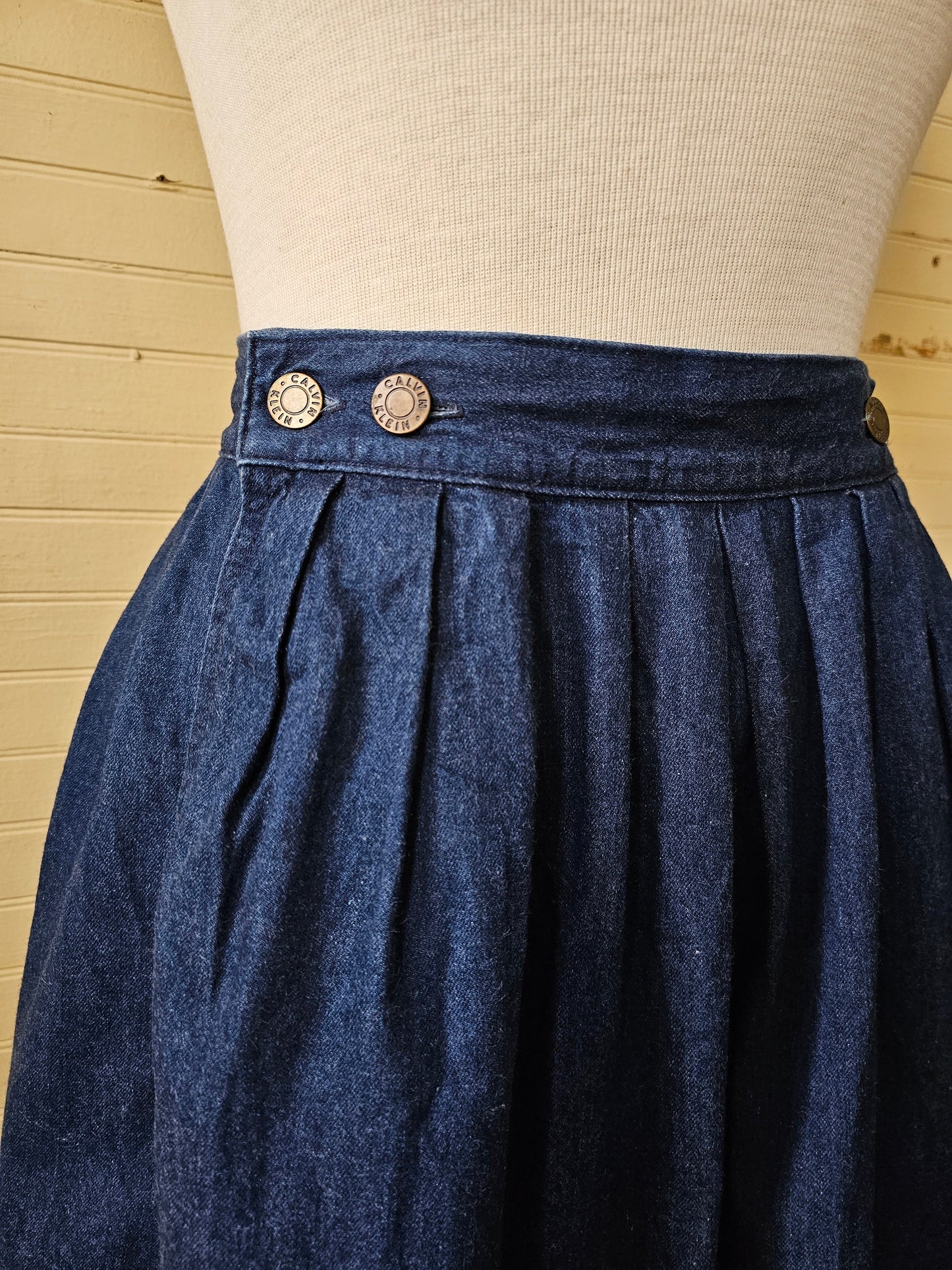 Vintage skirt, Calvin Klein blue denim size 8 waistband pleated side pockets midi below knee 90s buttons casual preppy high waist A line