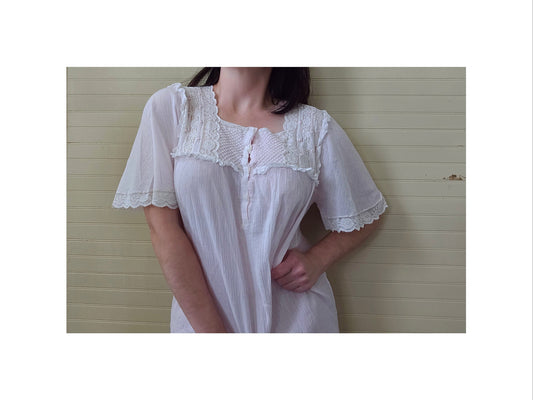 Vintage nightgown, Schweitzer Linens medium short sleeves knee length pink lace trim button up rosettes embroidered cottagecore Victorian